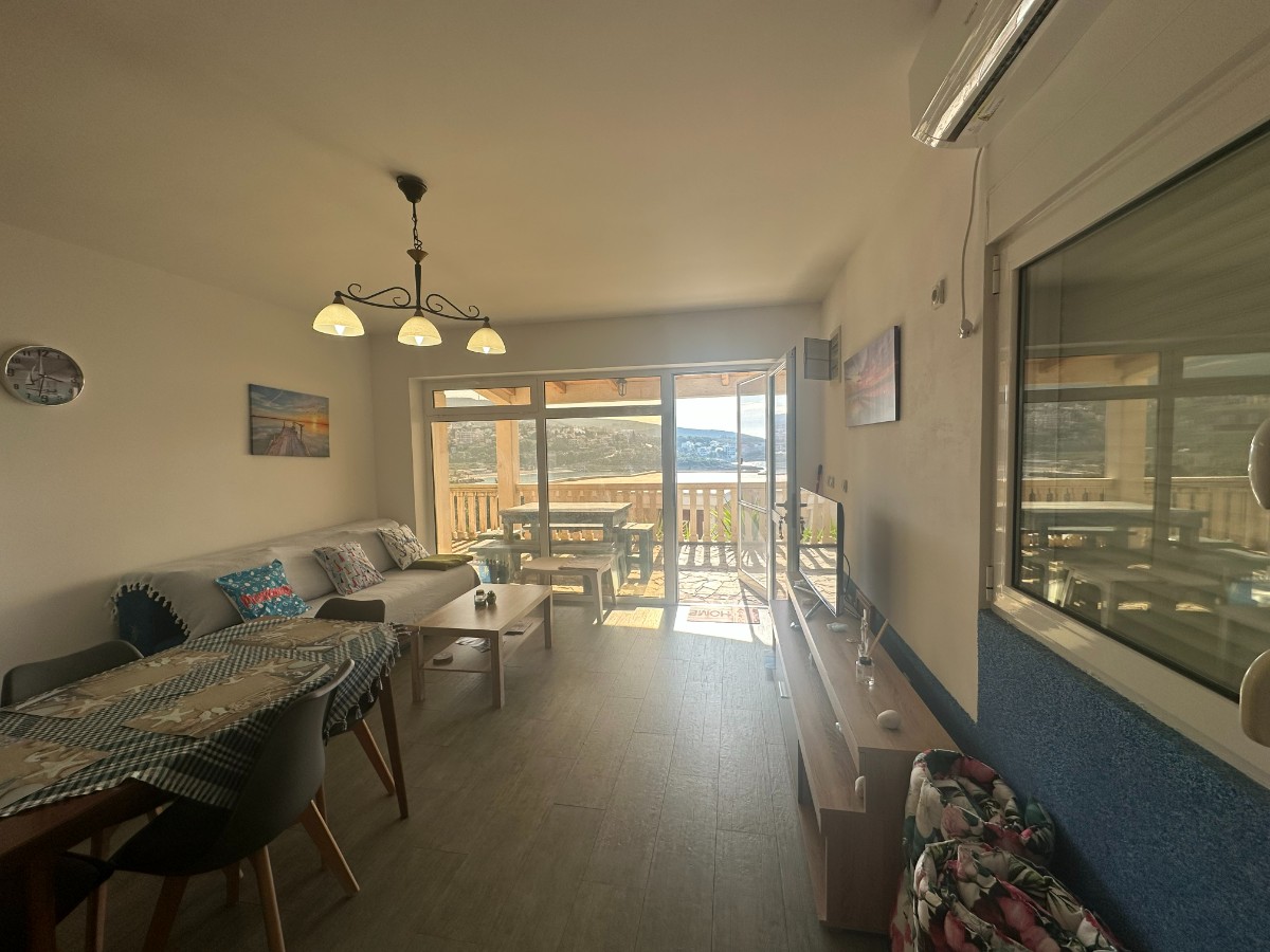 Uvala maslina, UTJEHA – kamena kuća sa dva zasebna stana. Odlična investicija.