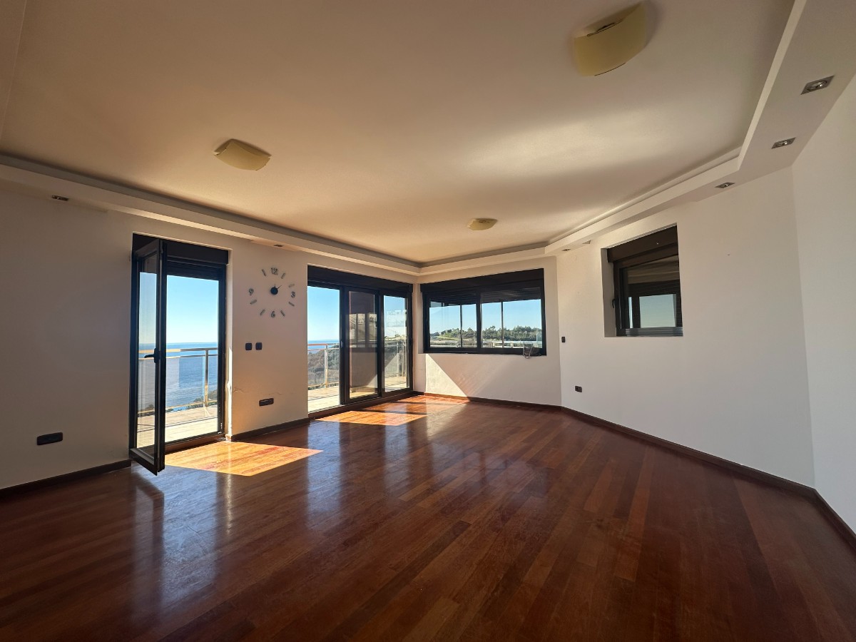 Budva - Komoševina, excellent two-bedroom apartment.