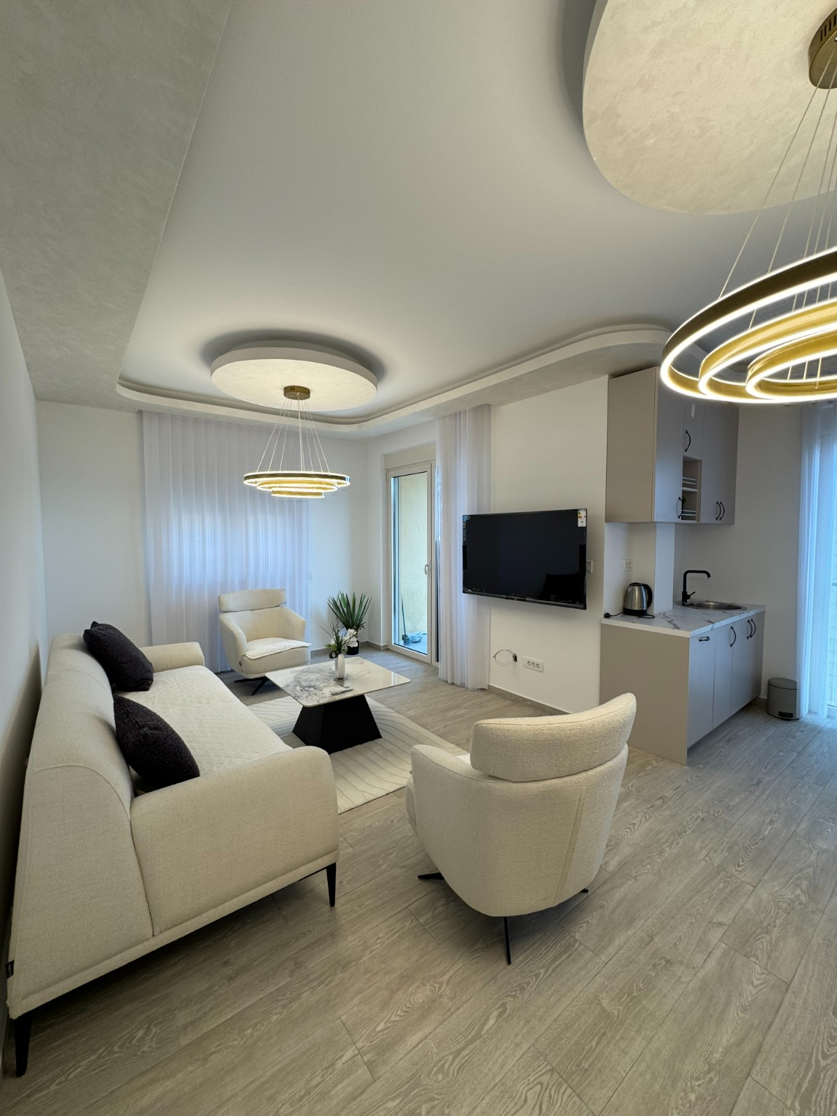 BEČIĆI - odličan kompletno namješten stan sa jednom spavaćom sobom.