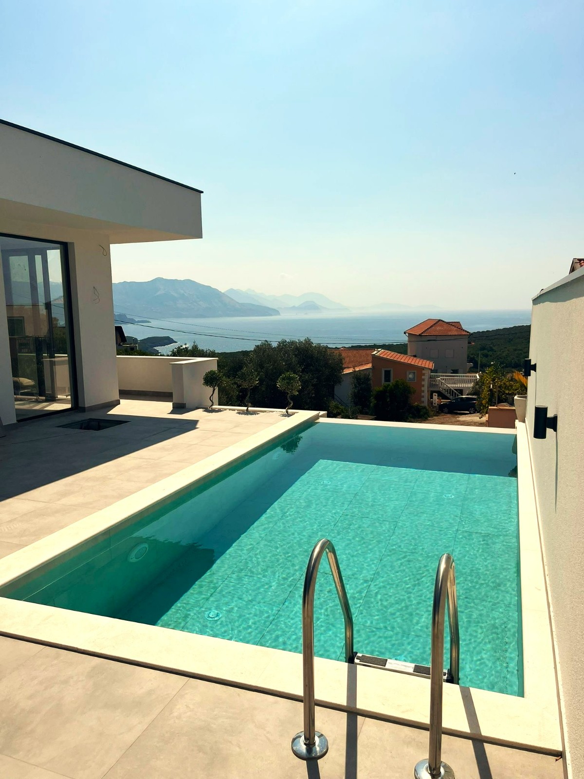 Krimovica - nova luksuzna vila sa bazenom. 