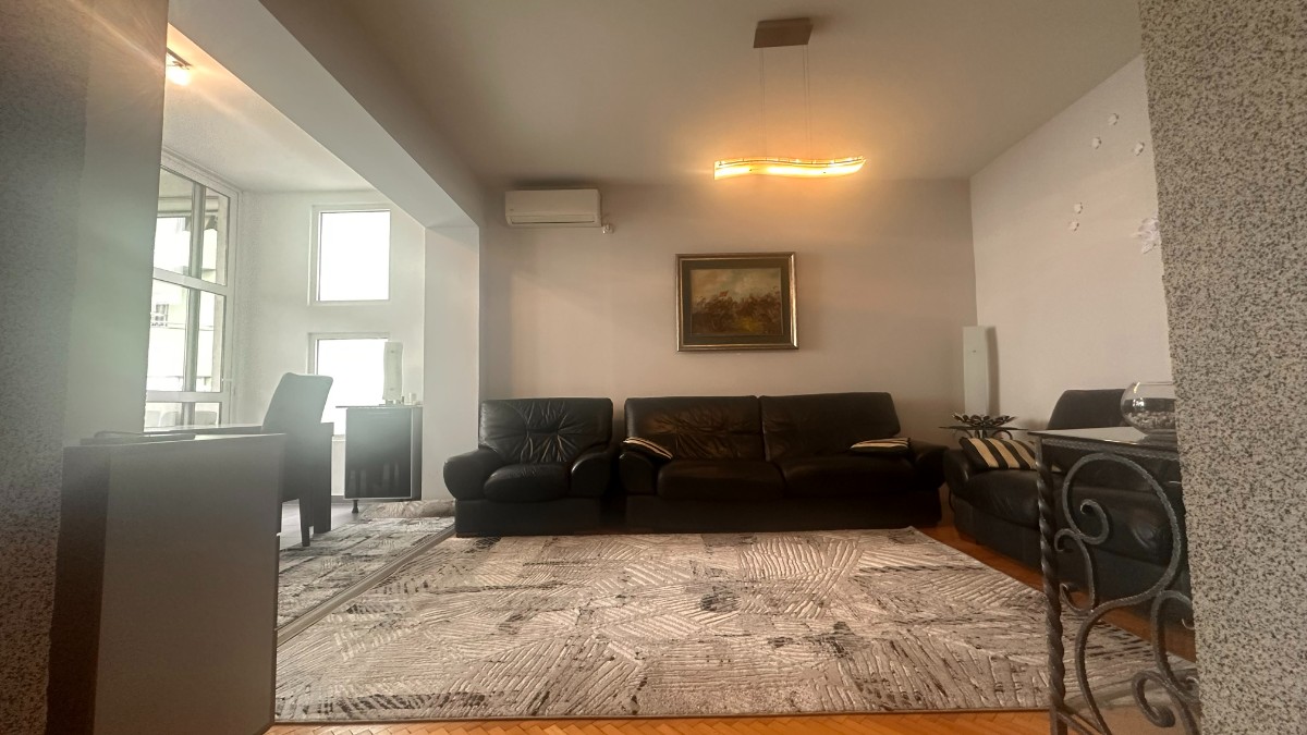 Bar, centar - odličan stan sa 2 spavaće sobe. odmah useljiv.